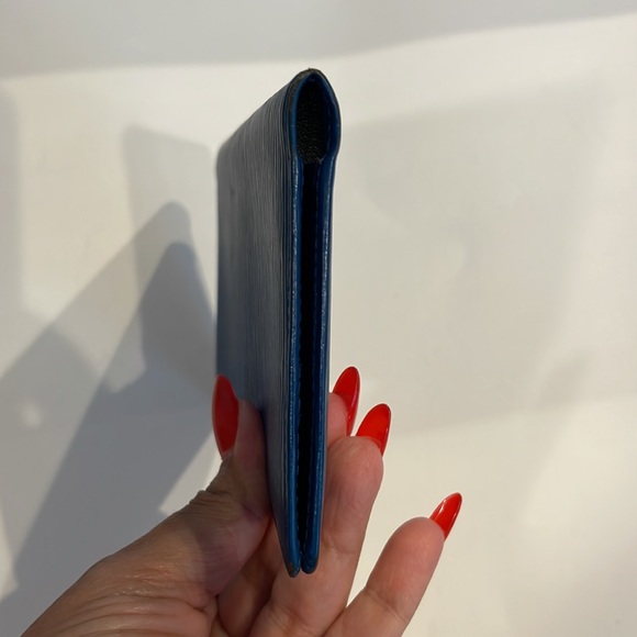 Authentic Louis Vuitton Wallet/Passport holder in great used condition - Picture 4 of 7